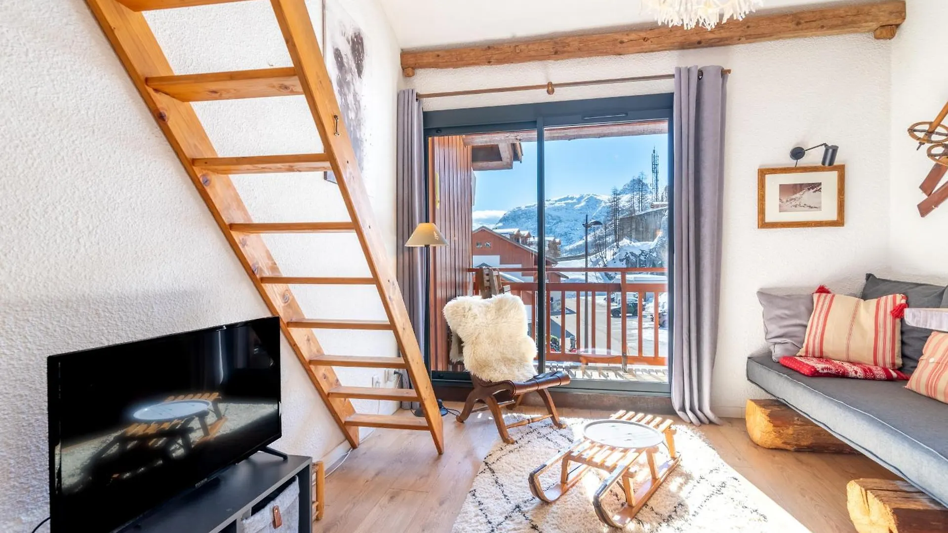 Apartment 2 Pieces Duplex, Skis Aux Pieds, Balcon Tignes France